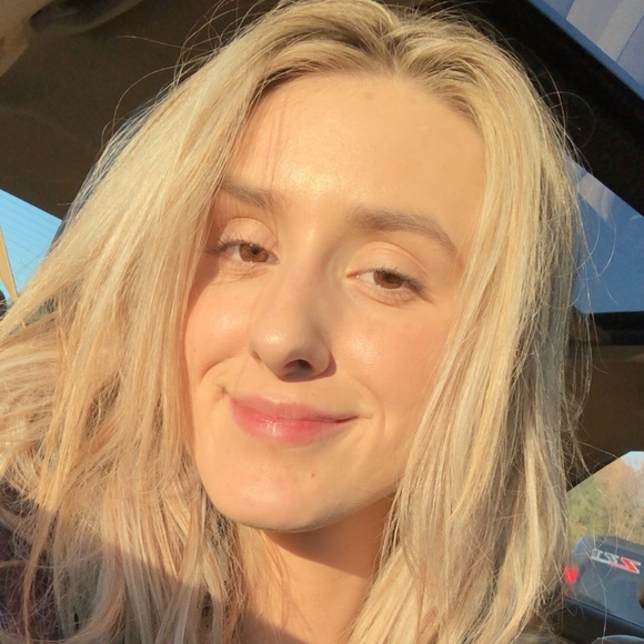 Meet your Posher, Ayla - Picture 1 of 1